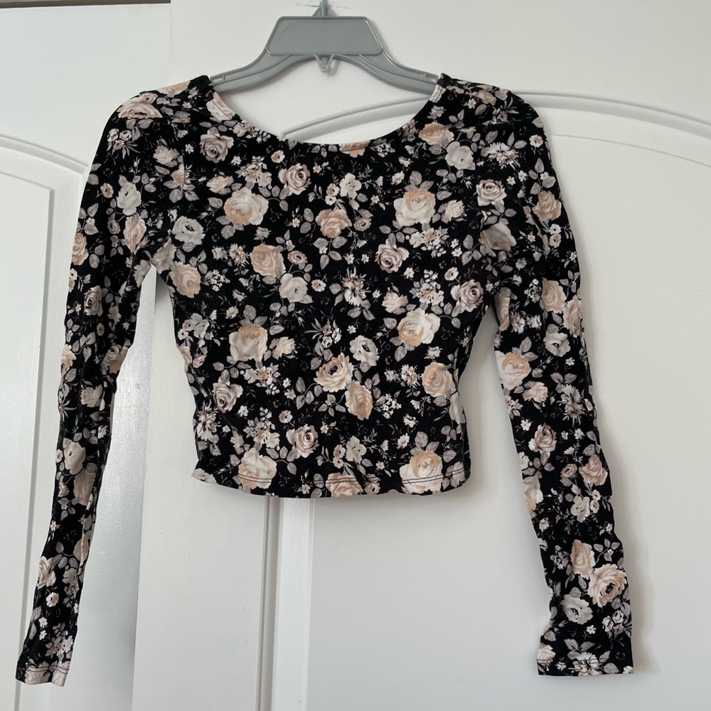 Forever 21 Floral Long Sleeve Crop Top